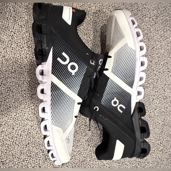 On Clouds Other - On Cloudflow Shoes Mens Size 11.5 Black White Swiss Engineering Running CloudTec